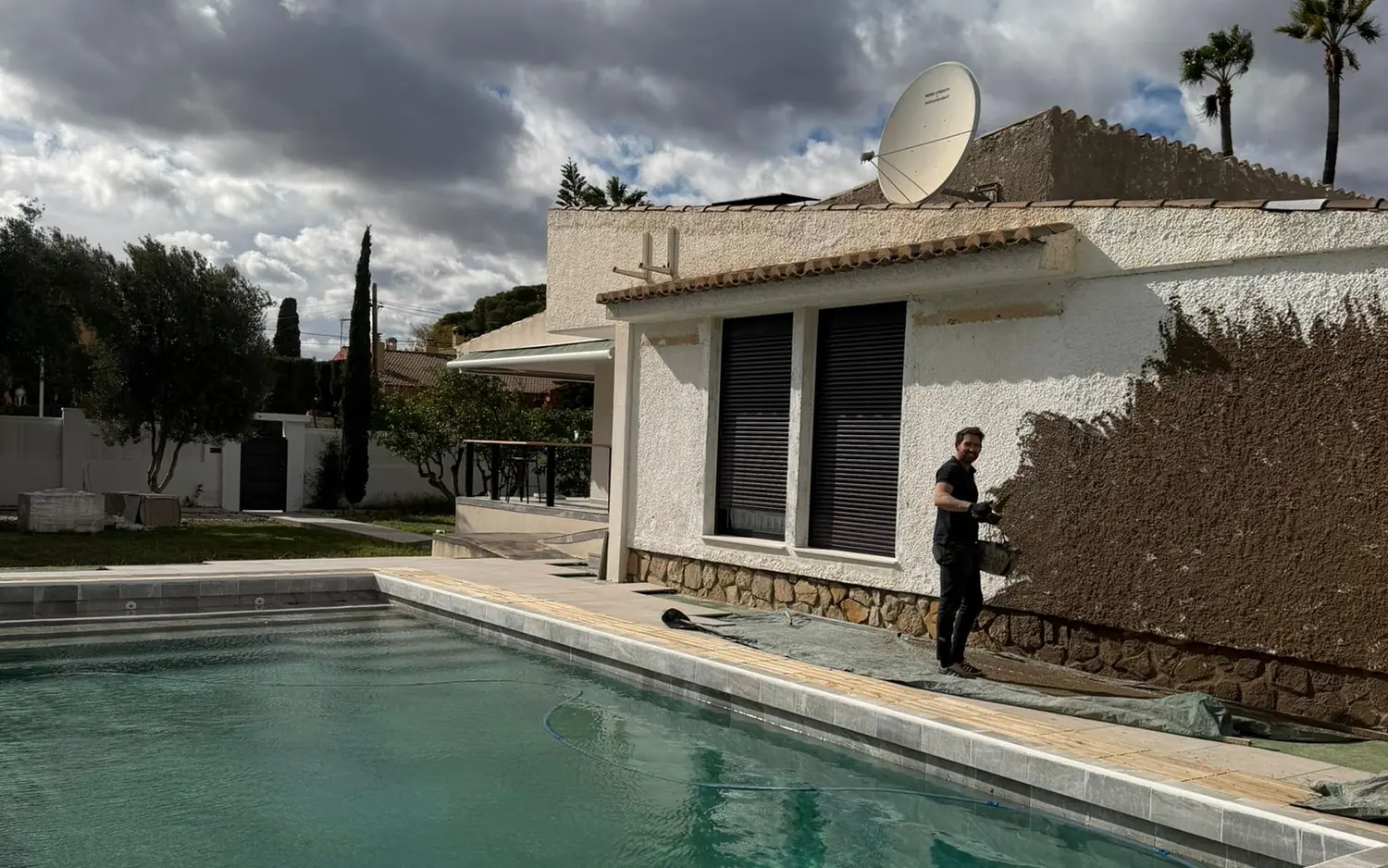 Vivienda y piscina antes de la reforma